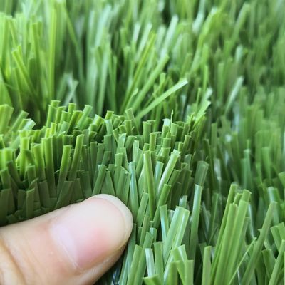 15000 غرز / مربع متر كثافة ملعب كرة القدم العشب الاصطناعي مصمم للاعبين كرة القدم
