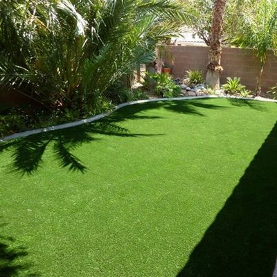 العشب الاصطناعي الطبيعي للخلفية الحديقة والحيوانات الأليفة 2m / 4m * 25m 3/8 بوصة Guage