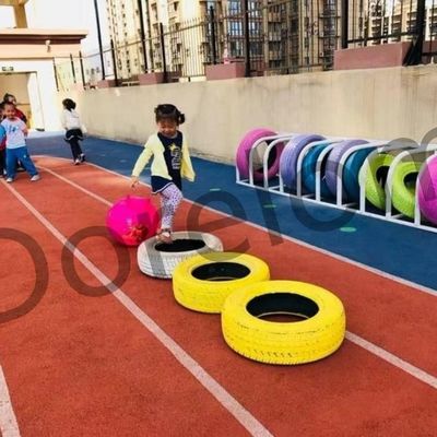 عشب اصطناعي أحمر طوله 10-15 ملم للرياضة البادمينتون
